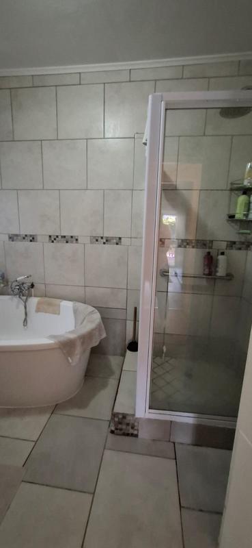 4 Bedroom Property for Sale in Panorama Western Cape